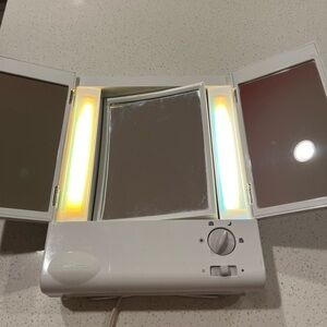 Remington True to Light LM-8 Lighted Makeup 3-way 2-side Mirrors Magnified